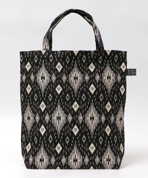 SHIPS（シップス）の「BINDU: IROQUOIS JQD TOTE（トートバッグ・メンズ・ナチュラル/ブラック・ONE SIZE）」の2枚目の写真