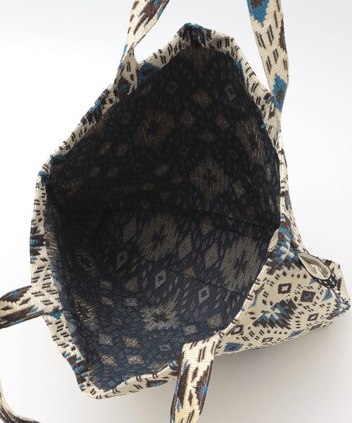 SHIPS（シップス）の「BINDU: IROQUOIS JQD TOTE（トートバッグ・メンズ・ナチュラル/ブラック・ONE SIZE）」の3枚目の写真