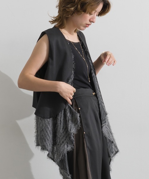 Material（Avenue）（マテリアル）の「【Material】サージ×フリンジジャガード レイヤード裾 ジレ セットアップ可（ベスト・レディース・杢グレー/ブラック/ダークブラウン・FREE）」の15枚目の写真