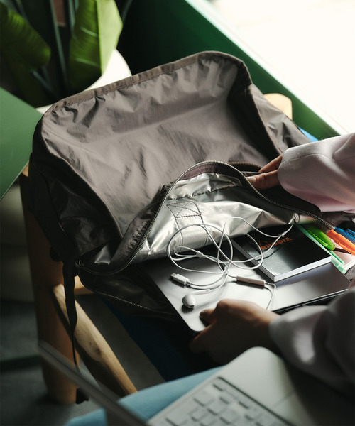 LeSportsac(レスポートサック)の「CR URBAN BACKPACK ダークチョコレートC(バックパック/リュック・レディース・ブラウン・FREE)」の6枚目の写真