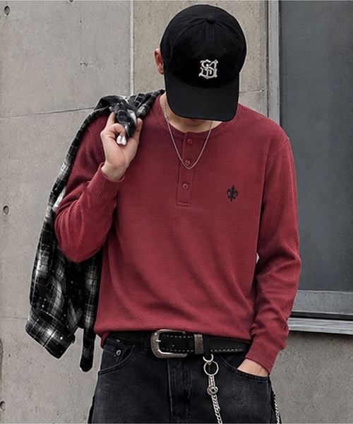 SPINNS(スピンズ)の「短丈ワッフルヘンリーネック長袖Tシャツ/サーマル/ワンポイントロゴ刺繍(Tシャツ/カットソー・メンズ・ブラック/ホワイト/ワイン/カモフラージュ・ONESIZE)」の3枚目の写真