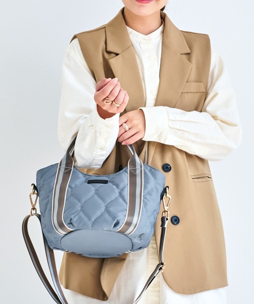 LIZDAYS（リズデイズ）の「【A5・500mlペットボトル収納可能】丸底シルエット2WAYミニトート（トートバッグ・レディース・ナチュラル/ベージュ×ブラック/ブラック×ベージュ/ダークグレー/ブルー系/スモーキーグリーン系・FREE）」の6枚目の写真