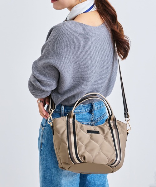 LIZDAYS（リズデイズ）の「【A5・500mlペットボトル収納可能】丸底シルエット2WAYミニトート（トートバッグ・レディース・ナチュラル/ベージュ×ブラック/ブラック×ベージュ/ダークグレー/ブルー系/スモーキーグリーン系・FREE）」の7枚目の写真