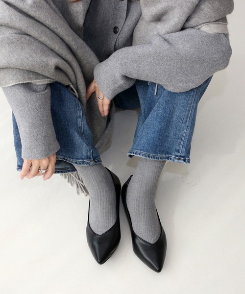 Fin(フィン)の「Vカットフラットシューズ【低反発スポンジ入り】(パンプス・レディース・ゴールド/シルバー/ブラック/パイソン・22.5cm/24.5cm/24cm/23.5cm/23cm)」の18枚目の写真