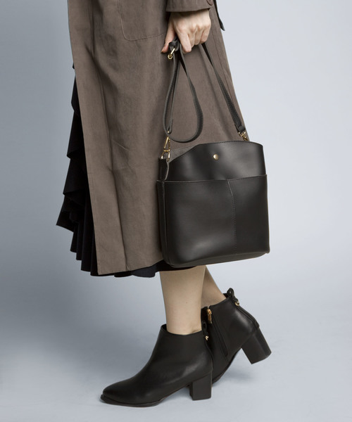 PLAIN CLOTHING（プレーンクロージング）の「Fレザーバケツショルダーバッグ【PLAIN CLOTHING】（ショルダーバッグ・レディース・ネイビー/ダークグレー/ボルドー/キャメル/ブラック・FREE）」の18枚目の写真