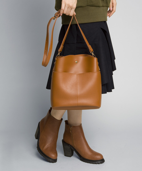 PLAIN CLOTHING（プレーンクロージング）の「Fレザーバケツショルダーバッグ【PLAIN CLOTHING】（ショルダーバッグ・レディース・ネイビー/ダークグレー/ボルドー/キャメル/ブラック・FREE）」の20枚目の写真