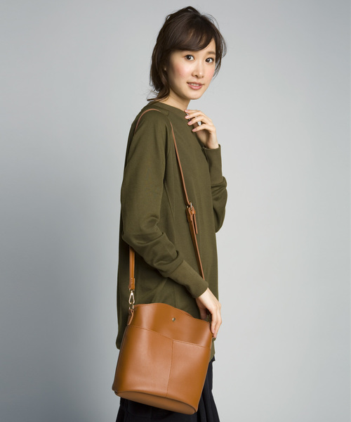 PLAIN CLOTHING（プレーンクロージング）の「Fレザーバケツショルダーバッグ【PLAIN CLOTHING】（ショルダーバッグ・レディース・ネイビー/ダークグレー/ボルドー/キャメル/ブラック・FREE）」の21枚目の写真