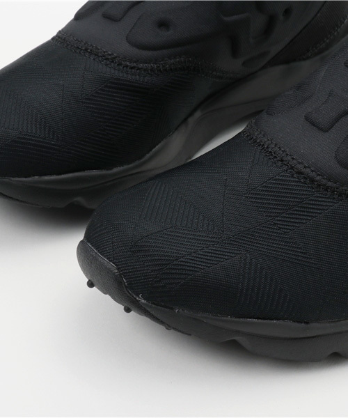 Reebok（リーボック）の「フューリーライト スリッポン ARCH（スリッポン・メンズ・グレー/ホワイト/ブラック・29.0cm/28.5cm/27.0cm/27.5cm/28.0cm/25.5cm/25.0cm/30.0cm/29.5cm/26.0cm/26.5cm/23.0cm/23.5cm/24.5cm/24.0cm/22.5cm）」の4枚目の写真