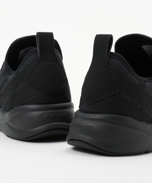 Reebok（リーボック）の「フューリーライト スリッポン ARCH（スリッポン・メンズ・グレー/ホワイト/ブラック・29.0cm/28.5cm/27.0cm/27.5cm/28.0cm/25.5cm/25.0cm/30.0cm/29.5cm/26.0cm/26.5cm/23.0cm/23.5cm/24.5cm/24.0cm/22.5cm）」の6枚目の写真