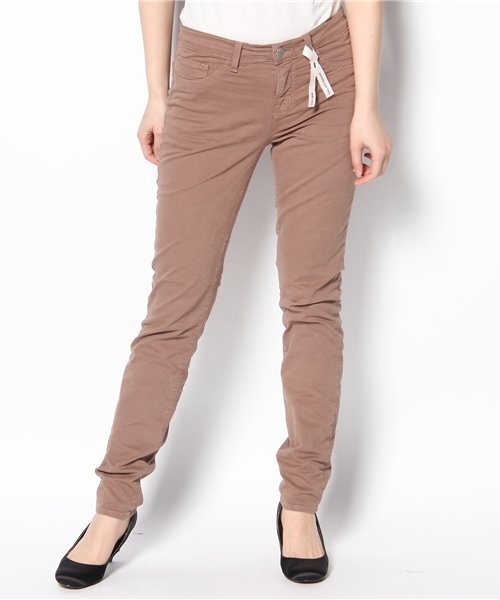 ROSE BUD（ローズバッド）の「(J BRAND)811 MID-RISE SKINNY LEG LUXE COLOR TWILL（その他パンツ・レディース・ベージュ系その他/ブルー系その他/ブラック/レッド系その他・23/24/25/26/27/28）」の3枚目の写真