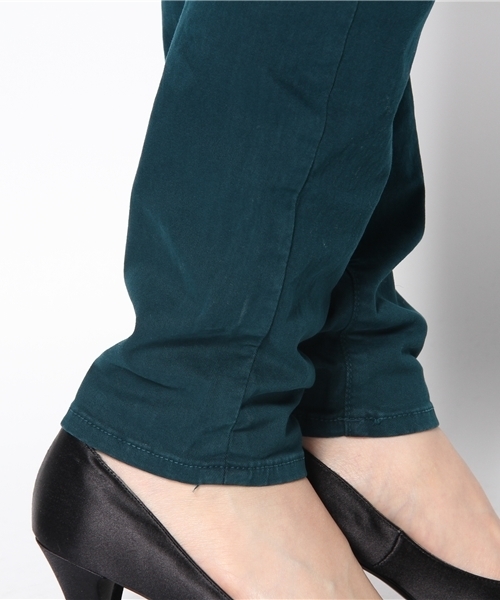 ROSE BUD（ローズバッド）の「(J BRAND)811 MID-RISE SKINNY LEG LUXE COLOR TWILL（その他パンツ・レディース・ベージュ系その他/ブルー系その他/ブラック/レッド系その他・23/24/25/26/27/28）」の6枚目の写真