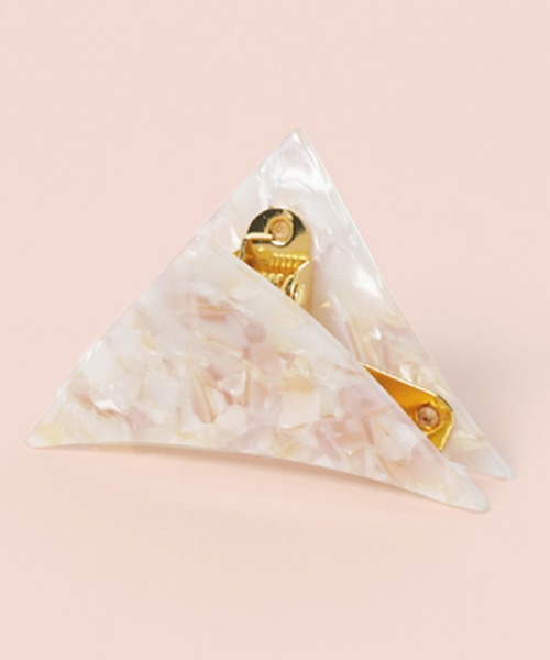 florist(フローリスト)の「べっ甲柄 三角バンスクリップ 中(バレッタ/ヘアクリップ・レディース・ダークブラウン/ピンク/ブラウン/ベビーピンク/バイオレット/ブラウン系その他2/キャメル/ベージュ/ライトグレー/パープル/ライトピンク/グレー/ネイビー/ホワイト/ブラック/パープル系その他2/ダークネイビー/ホワイト×ブラック・FREE)」の18枚目の写真