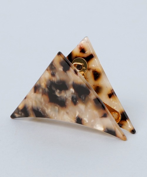 florist(フローリスト)の「べっ甲柄 三角バンスクリップ 中(バレッタ/ヘアクリップ・レディース・ダークブラウン/ピンク/ブラウン/ベビーピンク/バイオレット/ブラウン系その他2/キャメル/ベージュ/ライトグレー/パープル/ライトピンク/グレー/ネイビー/ホワイト/ブラック/パープル系その他2/ダークネイビー/ホワイト×ブラック・FREE)」の9枚目の写真