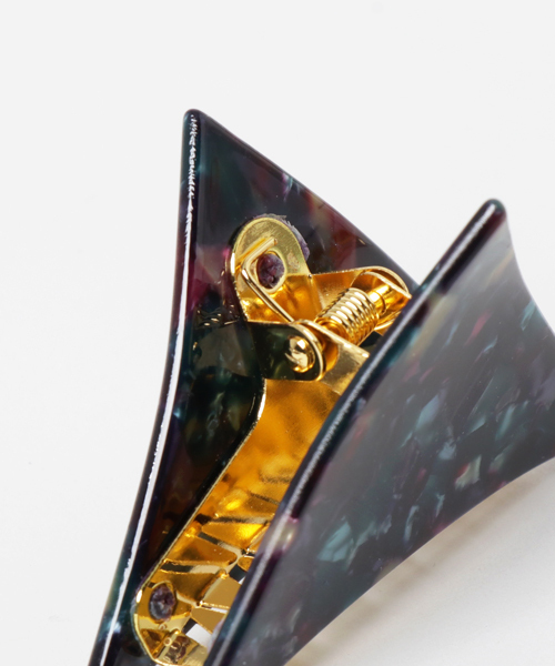 florist(フローリスト)の「べっ甲柄 三角バンスクリップ 中(バレッタ/ヘアクリップ・レディース・ダークブラウン/ピンク/ブラウン/ベビーピンク/バイオレット/ブラウン系その他2/キャメル/ベージュ/ライトグレー/パープル/ライトピンク/グレー/ネイビー/ホワイト/ブラック/パープル系その他2/ダークネイビー/ホワイト×ブラック・FREE)」の20枚目の写真