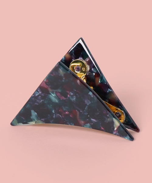 florist(フローリスト)の「べっ甲柄 三角バンスクリップ 中(バレッタ/ヘアクリップ・レディース・ダークブラウン/ピンク/ブラウン/ベビーピンク/バイオレット/ブラウン系その他2/キャメル/ベージュ/ライトグレー/パープル/ライトピンク/グレー/ネイビー/ホワイト/ブラック/パープル系その他2/ダークネイビー/ホワイト×ブラック・FREE)」の13枚目の写真