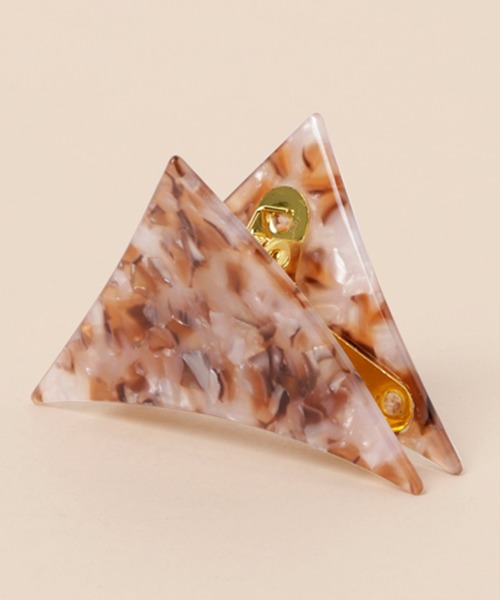 florist(フローリスト)の「べっ甲柄 三角バンスクリップ 中(バレッタ/ヘアクリップ・レディース・ダークブラウン/ピンク/ブラウン/ベビーピンク/バイオレット/ブラウン系その他2/キャメル/ベージュ/ライトグレー/パープル/ライトピンク/グレー/ネイビー/ホワイト/ブラック/パープル系その他2/ダークネイビー/ホワイト×ブラック・FREE)」の16枚目の写真