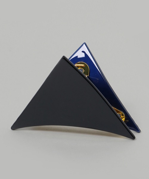 florist(フローリスト)の「べっ甲柄 三角バンスクリップ 中(バレッタ/ヘアクリップ・レディース・ダークブラウン/ピンク/ブラウン/ベビーピンク/バイオレット/ブラウン系その他2/キャメル/ベージュ/ライトグレー/パープル/ライトピンク/グレー/ネイビー/ホワイト/ブラック/パープル系その他2/ダークネイビー/ホワイト×ブラック・FREE)」の4枚目の写真