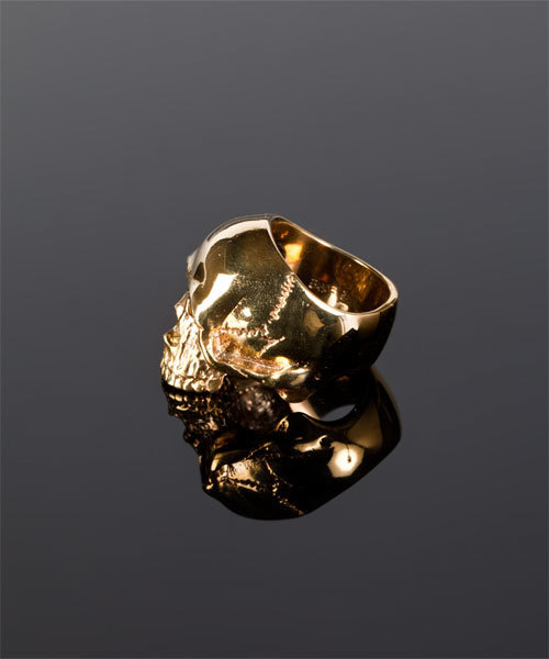 NANO universe（ナノユニバース）の「BLACKBOOTS（ブラックブーツ）/ EVOLUTION SKULL K18 YG SPECIAL（リング・メンズ・ゴールド・#17/#19/#21）」の3枚目の写真