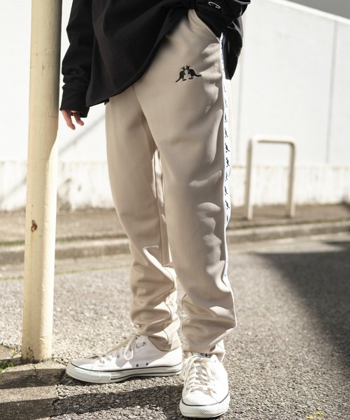 KANGOL（カンゴール）の「▽WEB限定 KANGOL/カンゴール 別注 サイドライントラックパンツ（その他パンツ・メンズ・ブラック系その他/ブラック系その他2/ブラック系その他3/ブラック系その他4/ブラック系その他5/ブラック系その他6/ネイビー/ベージュ/ベージュ系その他/ブルー系その他/ブラック系その他7/ベージュ系その他2/ブラウン/グレイッシュベージュ/ブラウン系その他・S/M/L/XL）」の13枚目の写真