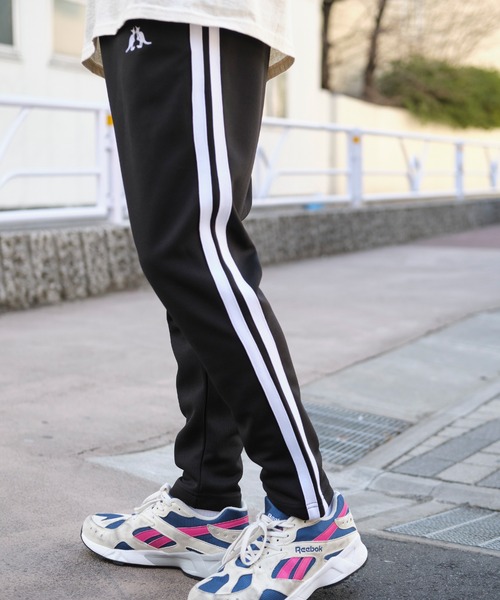 KANGOL（カンゴール）の「▽WEB限定 KANGOL/カンゴール 別注 サイドライントラックパンツ（その他パンツ・メンズ・ブラック系その他/ブラック系その他2/ブラック系その他3/ブラック系その他4/ブラック系その他5/ブラック系その他6/ネイビー/ベージュ/ベージュ系その他/ブルー系その他/ブラック系その他7/ベージュ系その他2/ブラウン/グレイッシュベージュ/ブラウン系その他・S/M/L/XL）」の4枚目の写真