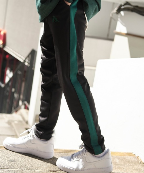 KANGOL（カンゴール）の「▽WEB限定 KANGOL/カンゴール 別注 サイドライントラックパンツ（その他パンツ・メンズ・ブラック系その他/ブラック系その他2/ブラック系その他3/ブラック系その他4/ブラック系その他5/ブラック系その他6/ネイビー/ベージュ/ベージュ系その他/ブルー系その他/ブラック系その他7/ベージュ系その他2/ブラウン/グレイッシュベージュ/ブラウン系その他・S/M/L/XL）」の6枚目の写真