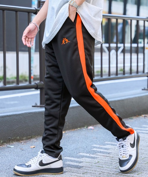 KANGOL（カンゴール）の「▽WEB限定 KANGOL/カンゴール 別注 サイドライントラックパンツ（その他パンツ・メンズ・ブラック系その他/ブラック系その他2/ブラック系その他3/ブラック系その他4/ブラック系その他5/ブラック系その他6/ネイビー/ベージュ/ベージュ系その他/ブルー系その他/ブラック系その他7/ベージュ系その他2/ブラウン/グレイッシュベージュ/ブラウン系その他・S/M/L/XL）」の8枚目の写真