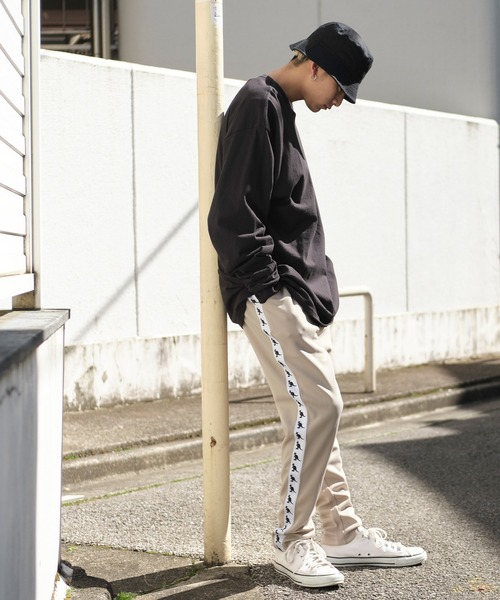 KANGOL（カンゴール）の「▽WEB限定 KANGOL/カンゴール 別注 サイドライントラックパンツ（その他パンツ・メンズ・ブラック系その他/ブラック系その他2/ブラック系その他3/ブラック系その他4/ブラック系その他5/ブラック系その他6/ネイビー/ベージュ/ベージュ系その他/ブルー系その他/ブラック系その他7/ベージュ系その他2/ブラウン/グレイッシュベージュ/ブラウン系その他・S/M/L/XL）」の22枚目の写真