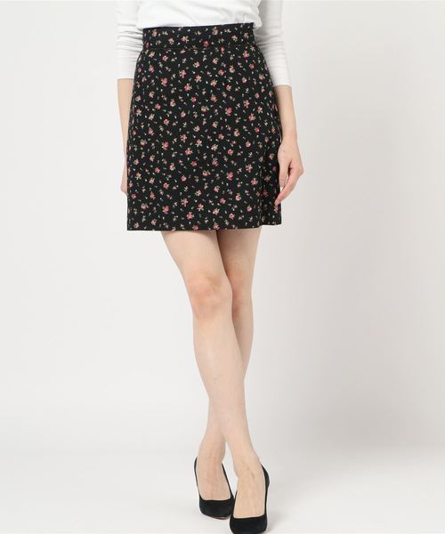 PINKHOUSE CHELSEA（ピンクハウスチェルシー）の「小花プリントスカート（スカート・レディース・ブラック/ピンク/ブルー・SMALL/MEDIUM）」の2枚目の写真