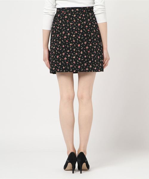 PINKHOUSE CHELSEA（ピンクハウスチェルシー）の「小花プリントスカート（スカート・レディース・ブラック/ピンク/ブルー・SMALL/MEDIUM）」の4枚目の写真