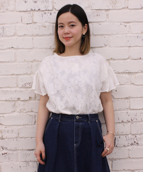 mystic（ミスティック）の「フレア袖レース切替プルオーバー（Tシャツ/カットソー・レディース・オフホワイト/グリーン/ネイビー/ラベンダー/グレー・ﾌﾘ-）」の2枚目の写真