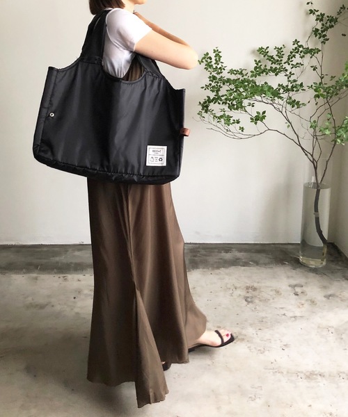 nicott（ニコット）の「コンパクトショッピングBAG　保温保冷レジカゴバッグ（エコバッグ/サブバッグ・レディース・ブラック/カーキ/イエロー/レッド/イエロー系その他/ブラック系その他2/ブルー/ネイビー/レッド系その他/ブラック系その他/ブルー系その他/ブラック系その他3/カーキオリーブ/グレー/チャコールグレー/ダークネイビー/ストライプ/チェック・FREE）」の5枚目の写真