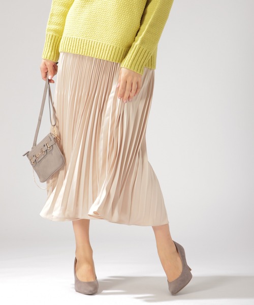 BAYFLOW(ベイフロー)の「サテンプリーツスカート(スカート・レディース・ベージュ/モカ/ライトグリーン/キャメル・SMALL/MEDIUM)」の11枚目の写真