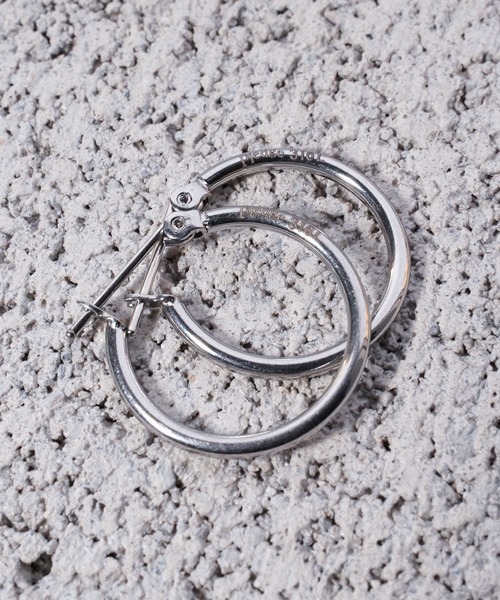 Pledge(プレッジ)の「『Pledge(プレッジ)』フープ ピアス(ペア)(ピアス(両耳用)・メンズ・ブラック/シルバー/ゴールド・FREE)」の2枚目の写真
