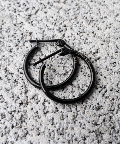 Pledge(プレッジ)の「『Pledge(プレッジ)』フープ ピアス(ペア)(ピアス(両耳用)・メンズ・ブラック/シルバー/ゴールド・FREE)」の1枚目の写真