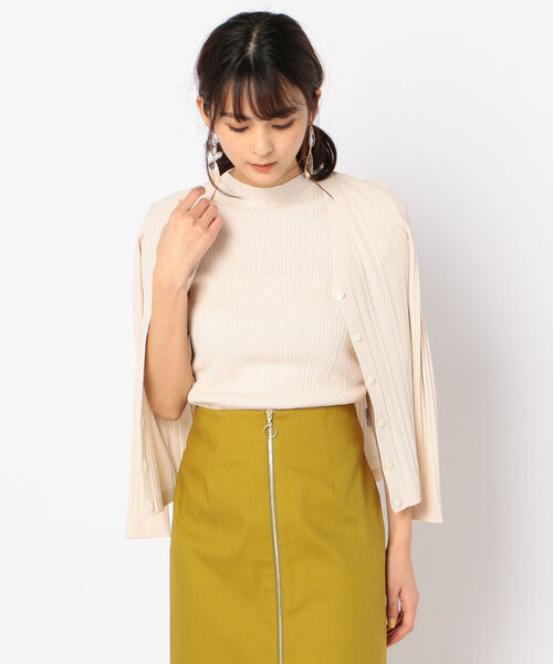 NOLLEY’S Sophi(ノーリーズソフィ)の「14GランダムリブVネックカーディガン(ニット/セーター・レディース・サーモンピンク/ライトブルー/アイボリー/ブラウン・38/36)」の2枚目の写真