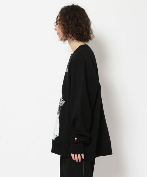 PLEASURES（プレジャー）の「GuessOriginals×PLEASURES/ゲスオリジナルス×プレジャーズ/フォトプリントクルーネックスウェット/Couple CrewNeckSweat（スウェット・メンズ・ブラック・MEDIUM/LARGE/X-LARGE）」の20枚目の写真