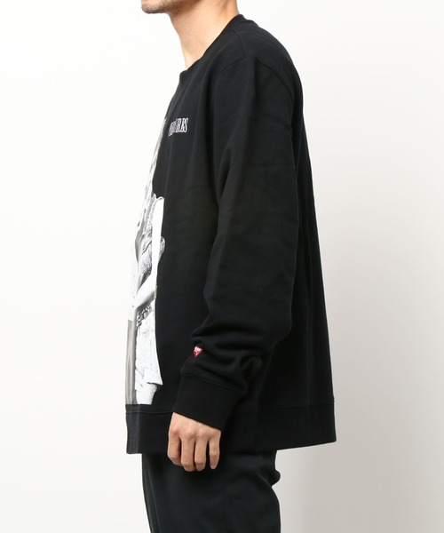 PLEASURES（プレジャー）の「GuessOriginals×PLEASURES/ゲスオリジナルス×プレジャーズ/フォトプリントクルーネックスウェット/Couple CrewNeckSweat（スウェット・メンズ・ブラック・MEDIUM/LARGE/X-LARGE）」の6枚目の写真