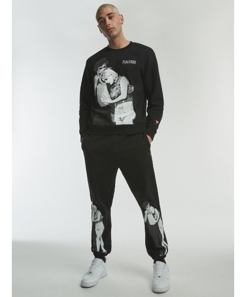 PLEASURES（プレジャー）の「GuessOriginals×PLEASURES/ゲスオリジナルス×プレジャーズ/フォトプリントクルーネックスウェット/Couple CrewNeckSweat（スウェット・メンズ・ブラック・MEDIUM/LARGE/X-LARGE）」の10枚目の写真