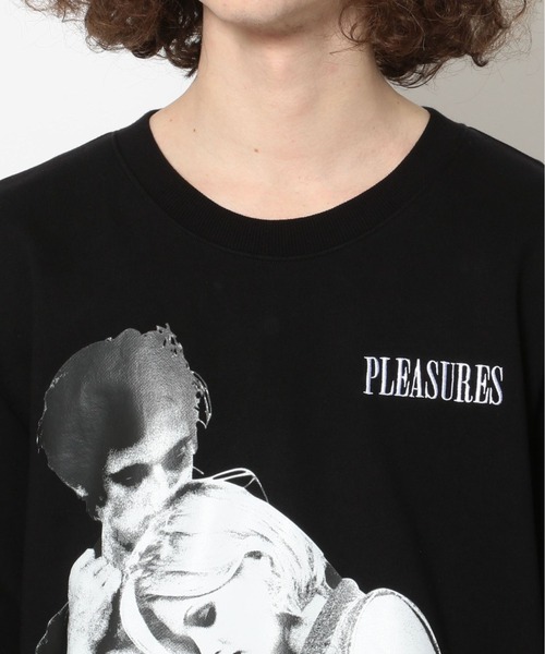 PLEASURES（プレジャー）の「GuessOriginals×PLEASURES/ゲスオリジナルス×プレジャーズ/フォトプリントクルーネックスウェット/Couple CrewNeckSweat（スウェット・メンズ・ブラック・MEDIUM/LARGE/X-LARGE）」の14枚目の写真