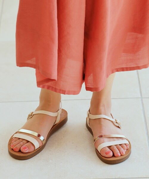 pink adobe（ピンクアドベ）の「◆【おでかけ相棒サンダル】アシンメトリーサンダル（サンダル・レディース・ダークブラウン/ブラック系/アイボリー系/グリーン系・35/45/25）」の4枚目の写真