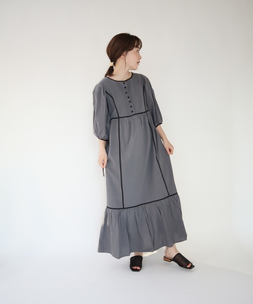 slowmelly（スローメリー）の「パイピングティアードワンピース（ワンピース・レディース・チャコールグレー/ブラウン/ライトベージュ・FREE）」の12枚目の写真