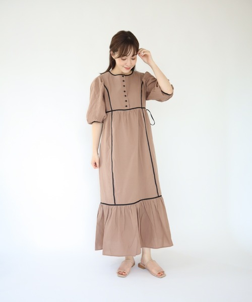 slowmelly（スローメリー）の「パイピングティアードワンピース（ワンピース・レディース・チャコールグレー/ブラウン/ライトベージュ・FREE）」の22枚目の写真