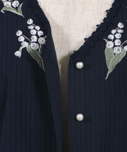 axes femme（アクシーズファム）の「すずらん刺繍裾レースボレロ（カーディガン/ボレロ・レディース・ホワイト/サックスブルー/ネイビー・MEDIUM）」の22枚目の写真
