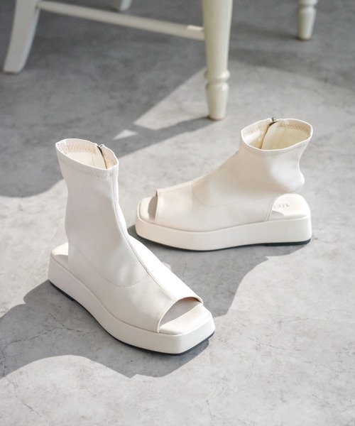 VIVIAN（ヴィヴィアン）の「オープントゥ厚底ストレッチショートブーツ ZOZOTOWN限定商品（ブーツ・レディース・ブラック/ダークブラウン/アイボリー・S/M/L）」の2枚目の写真