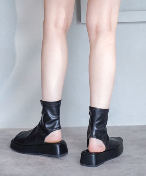 VIVIAN（ヴィヴィアン）の「オープントゥ厚底ストレッチショートブーツ ZOZOTOWN限定商品（ブーツ・レディース・ブラック/ダークブラウン/アイボリー・S/M/L）」の19枚目の写真