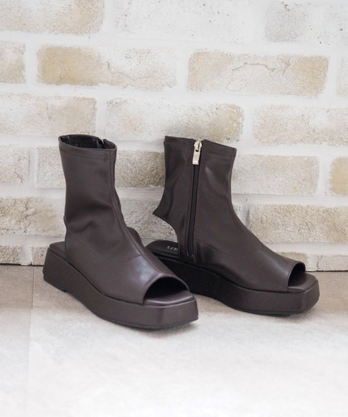 VIVIAN（ヴィヴィアン）の「オープントゥ厚底ストレッチショートブーツ ZOZOTOWN限定商品（ブーツ・レディース・ブラック/ダークブラウン/アイボリー・S/M/L）」の6枚目の写真