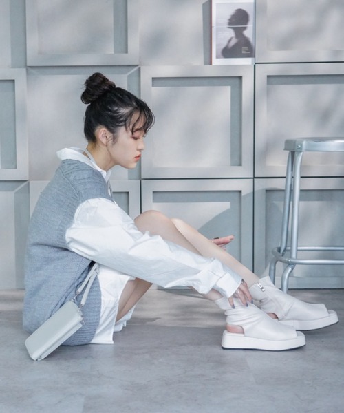 VIVIAN（ヴィヴィアン）の「オープントゥ厚底ストレッチショートブーツ ZOZOTOWN限定商品（ブーツ・レディース・ブラック/ダークブラウン/アイボリー・S/M/L）」の4枚目の写真