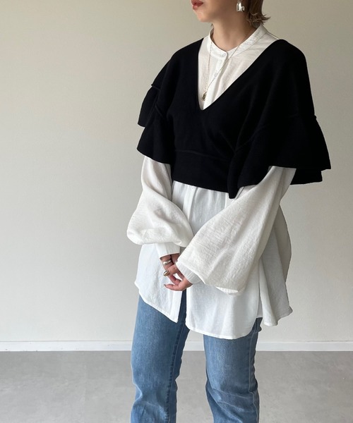 y/m by misato(イムバイミサト)の「バックレースアップフレアスリーブニットベスト(ニット/セーター・レディース・グレイッシュベージュ/オフホワイト/ブラック・FREE)」の3枚目の写真