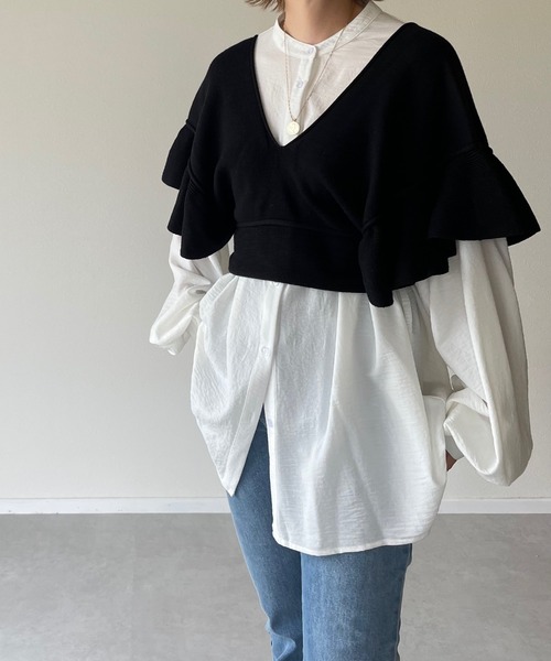 y/m by misato(イムバイミサト)の「バックレースアップフレアスリーブニットベスト(ニット/セーター・レディース・グレイッシュベージュ/オフホワイト/ブラック・FREE)」の4枚目の写真