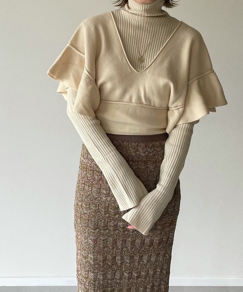 y/m by misato(イムバイミサト)の「バックレースアップフレアスリーブニットベスト(ニット/セーター・レディース・グレイッシュベージュ/オフホワイト/ブラック・FREE)」の6枚目の写真